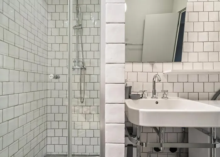 The Poly Loft * باريس